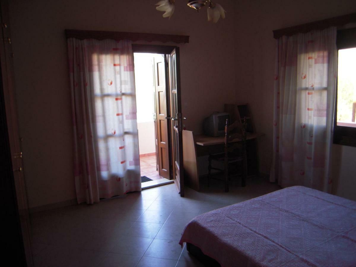 Pedi Breeze Apartman Szími Szoba fotó